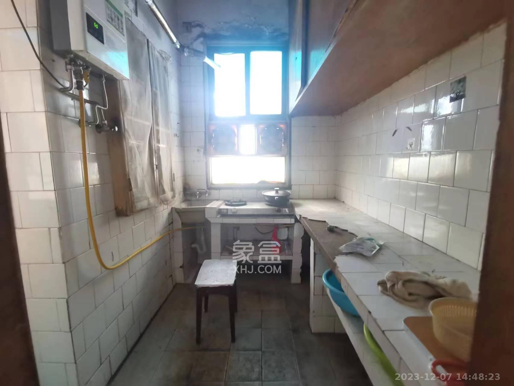红旗社区  3室2厅1卫   1300.00元/月