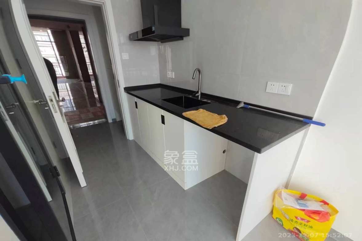 中一鲲出(鲲鹏府)  2室1厅2卫    2700.0元/月 中一鲲出(鲲鹏府)  2室1厅2卫    2700.0元/月室内图