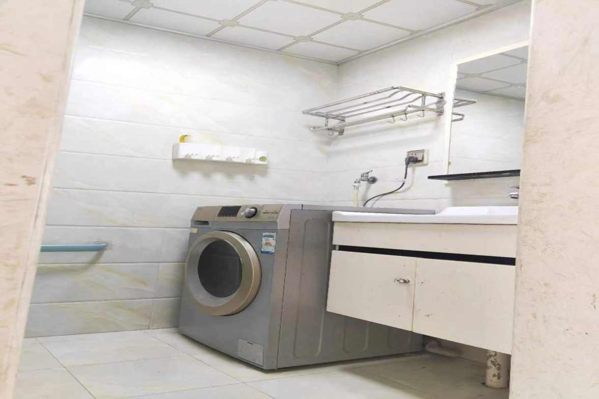 龙泰熙城  3室2厅2卫    1700.0元/月 龙泰熙城  3室2厅2卫    1700.0元/月室内图