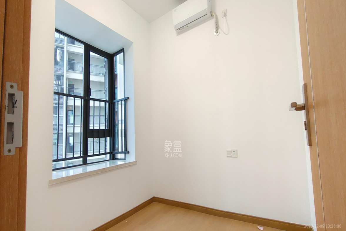 万润滨江天著  3室2厅2卫    2600.0元/月室内图