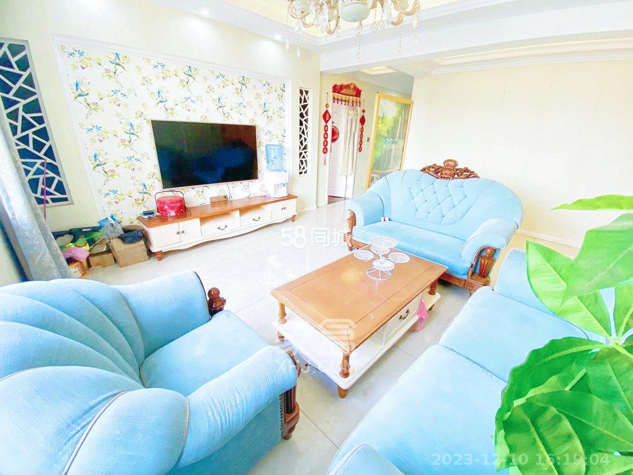 中房F联邦  4室2厅2卫    3800.0元/月