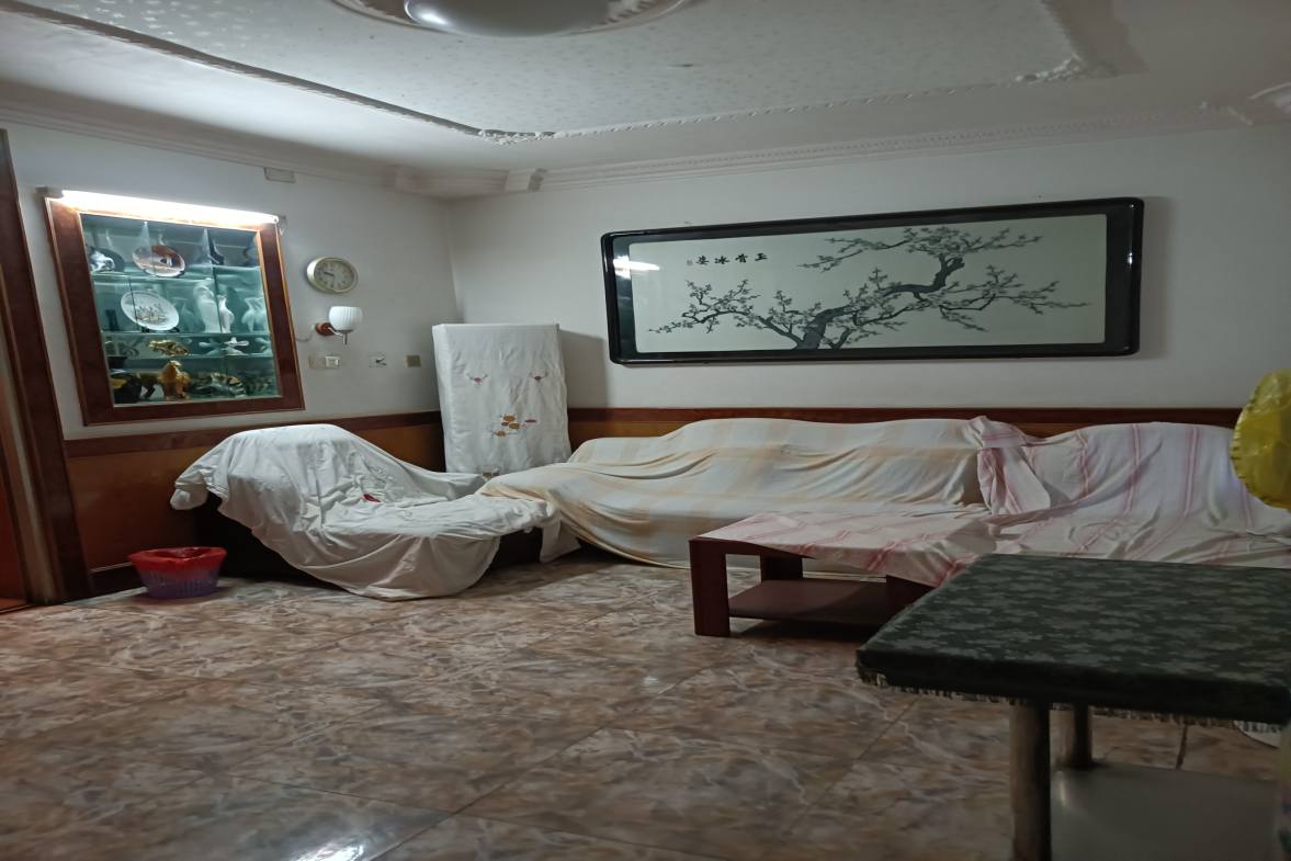 娄底一中教师新村  4室2厅2卫   69.80万室内图1