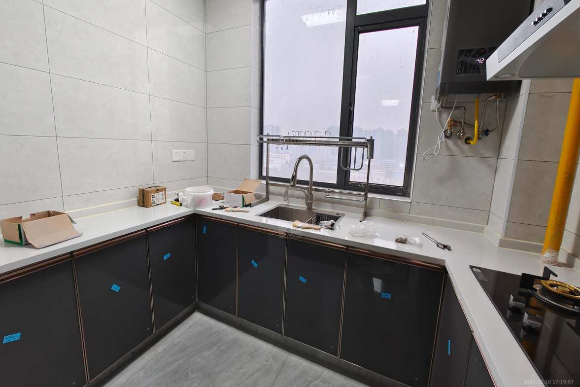 山水豪庭  3室2厅1卫    2100.0元/月室内图