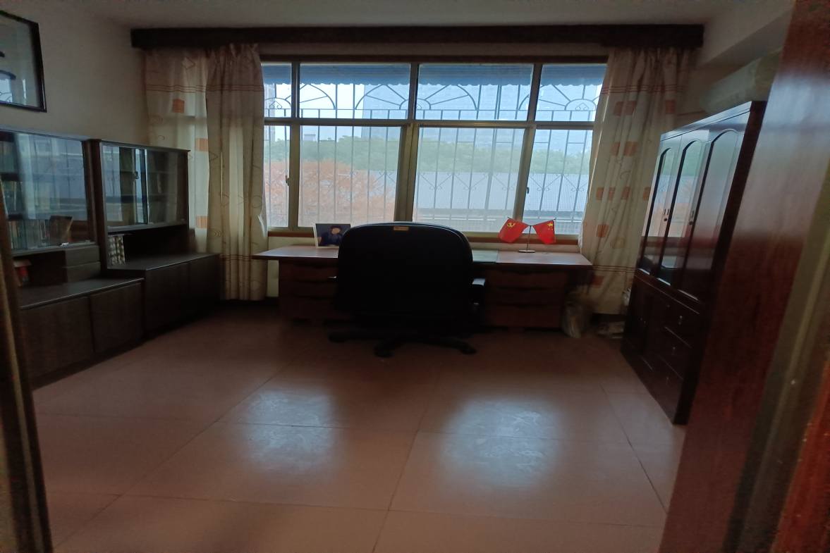 娄底市公安局老家属院 3室1厅1卫 1300.0元/月 娄底市公安局老家属院 3室1厅1卫 1300.0元/月室内图