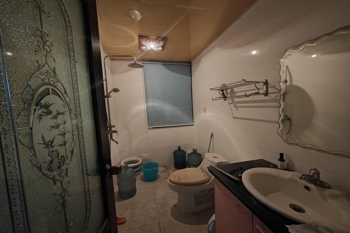 加州阳光小区（吉星阳光）  3室2厅2卫    45.0万客厅