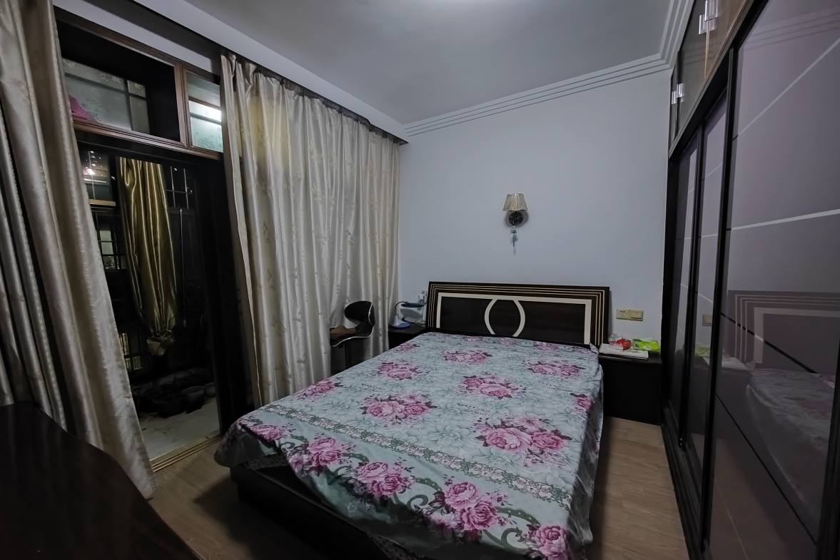 加州阳光小区（吉星阳光）  3室2厅2卫    45.0万客厅