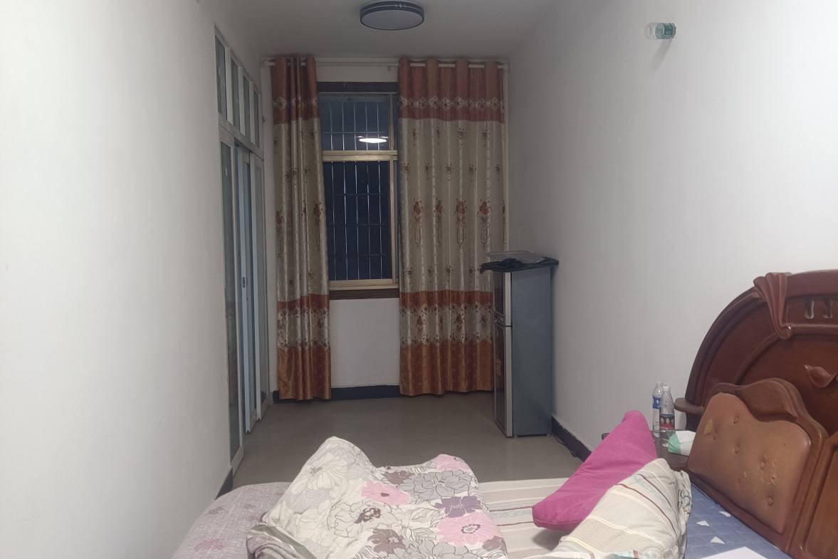 娄底工商银行家属楼 0室0厅0卫 1200.0元/月 娄底工商银行家属楼 0室0厅0卫 1200.0元/月室内图