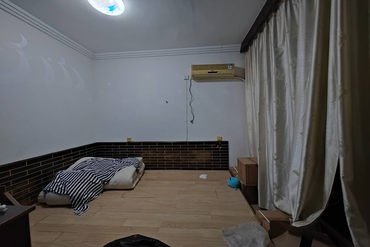 加州阳光小区（吉星阳光）  3室2厅2卫    45.0万客厅