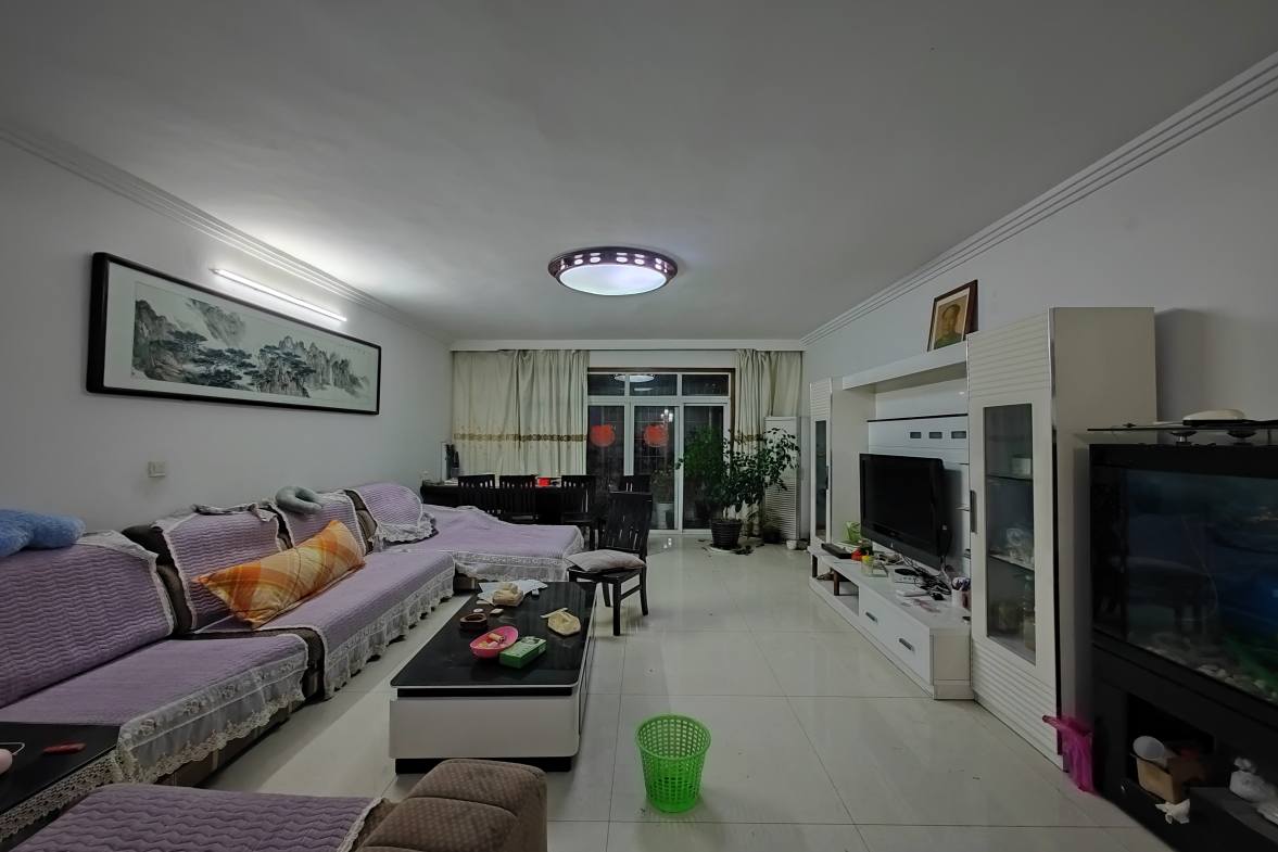 加州阳光小区（吉星阳光）  3室2厅2卫    45.0万客厅