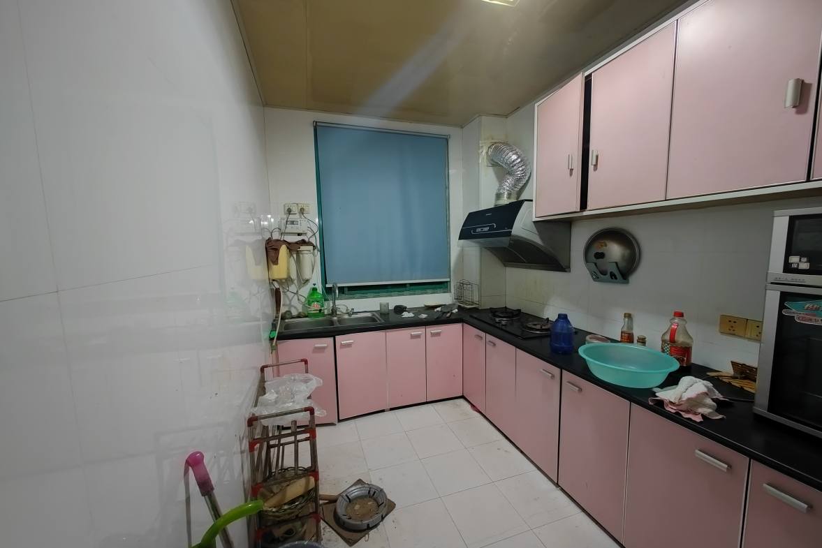 加州阳光小区（吉星阳光）  3室2厅2卫    45.0万客厅