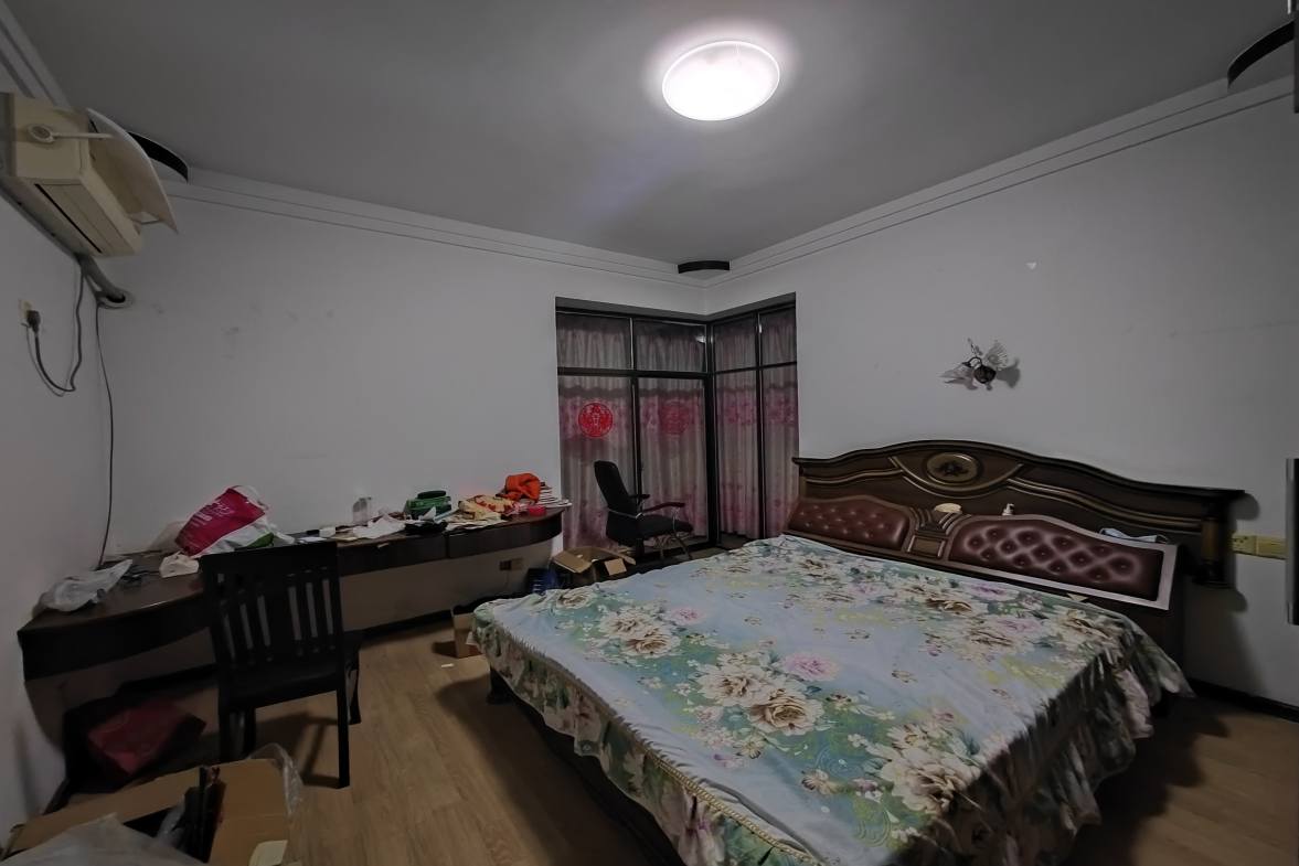 加州阳光小区（吉星阳光）  3室2厅2卫    45.0万客厅