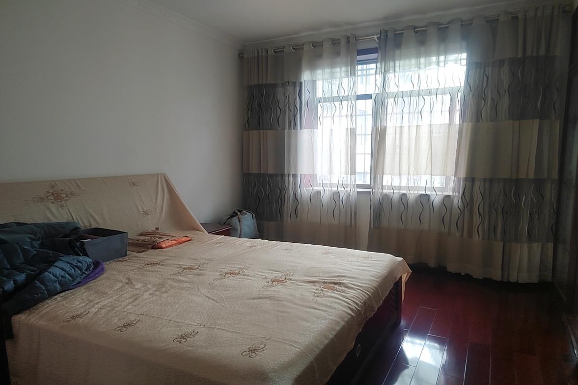 长青农贸综合市场 3室2厅2卫 62.8万 长青农贸综合市场 3室2厅2卫 62.8万客厅