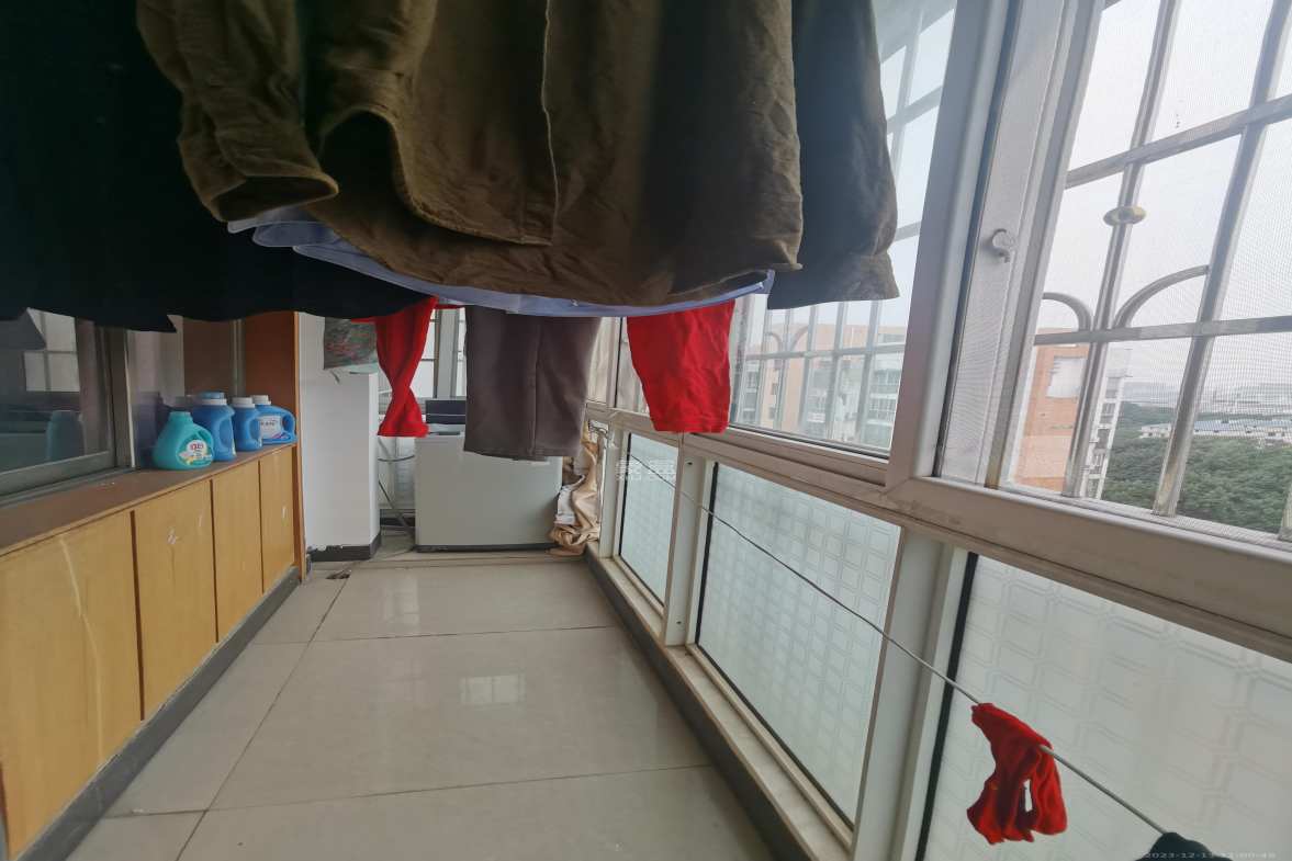 阳光丽景  3室2厅2卫    2000.0元/月室内图