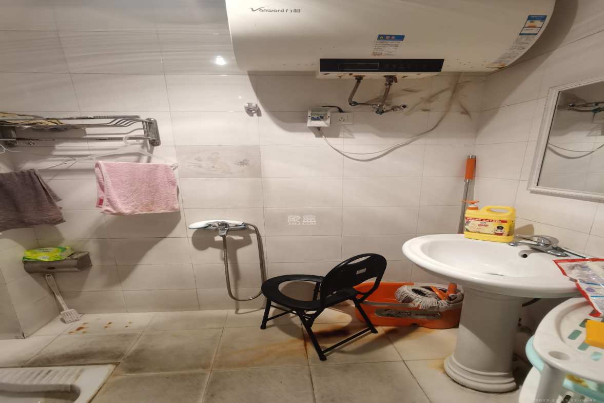 阳光丽景  3室2厅2卫    2000.0元/月室内图