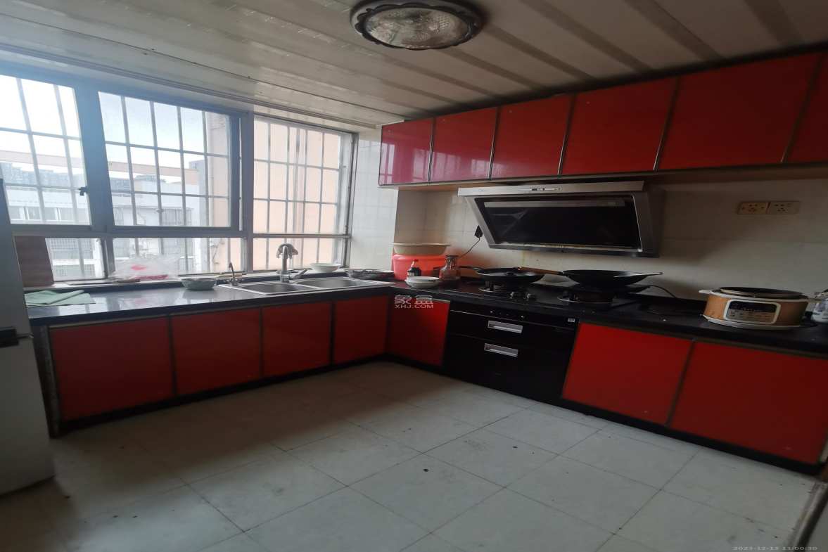 阳光丽景  3室2厅2卫    2000.0元/月室内图