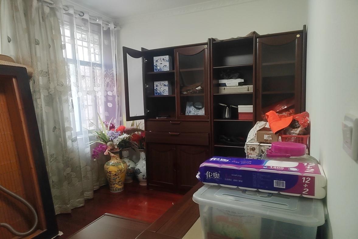 长青农贸综合市场 3室2厅2卫 62.8万 长青农贸综合市场 3室2厅2卫 62.8万客厅