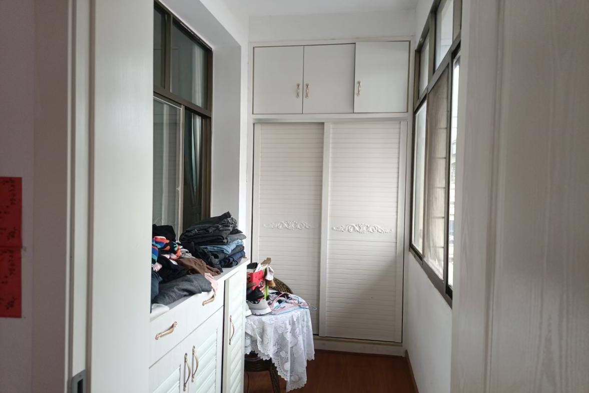 娄星区财政局家属楼  3室1厅1卫    40.8万客厅