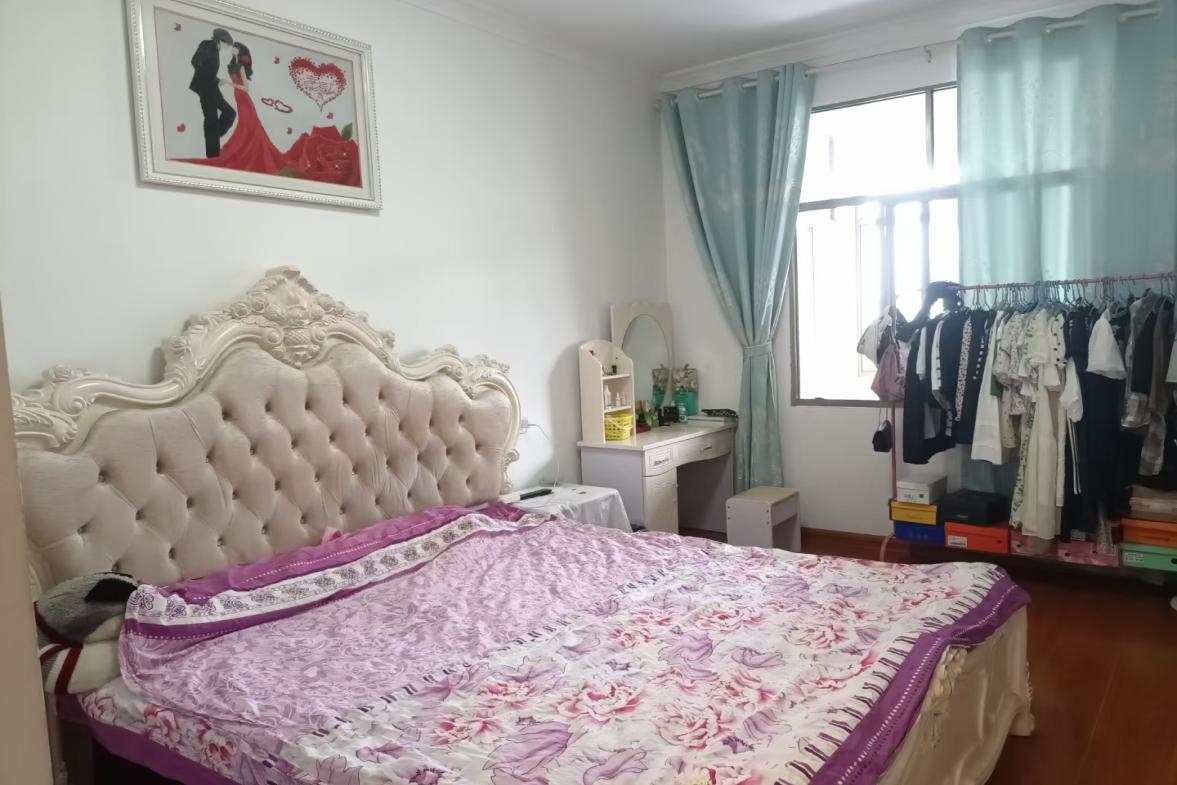 娄星区财政局家属楼  3室1厅1卫    40.8万客厅