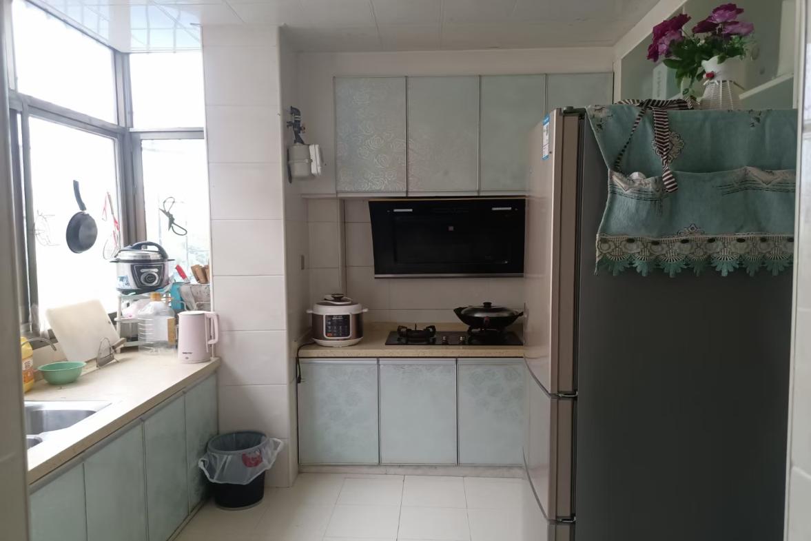 娄星区财政局家属楼  3室1厅1卫    40.8万客厅