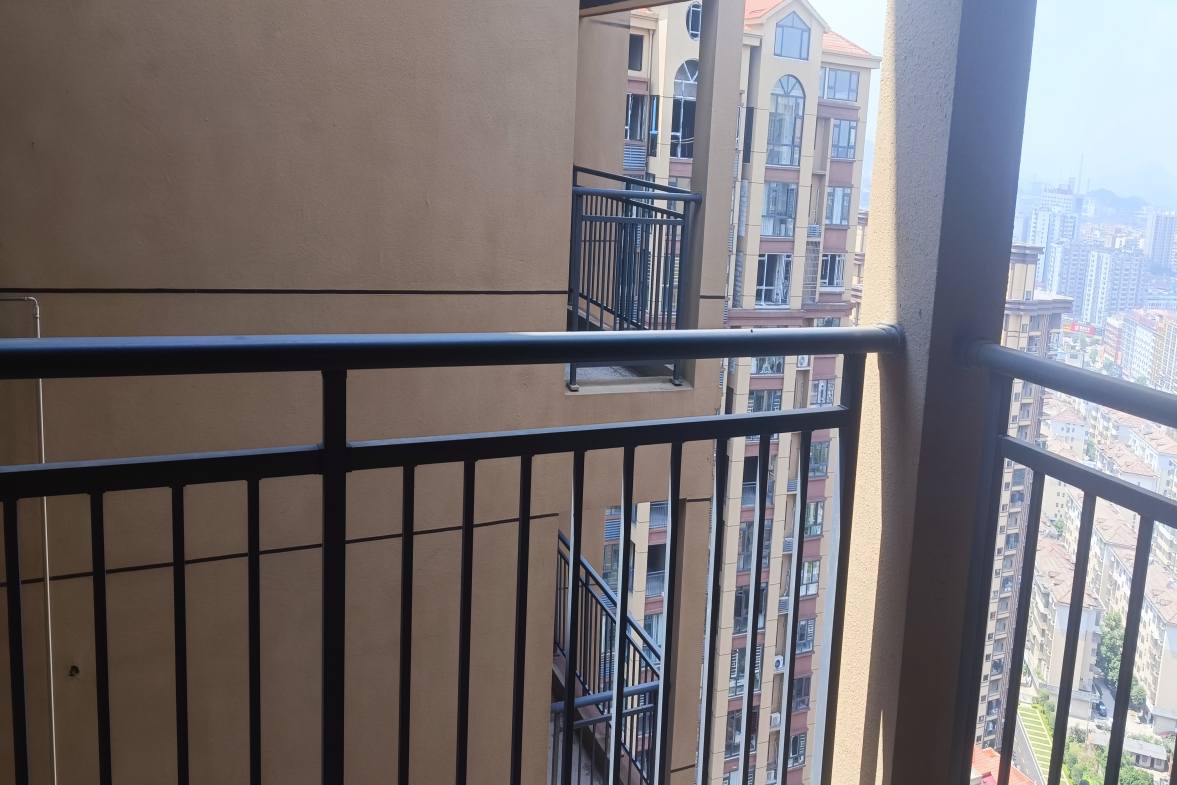 滨江名都  3室2厅2卫    70.0万室内图