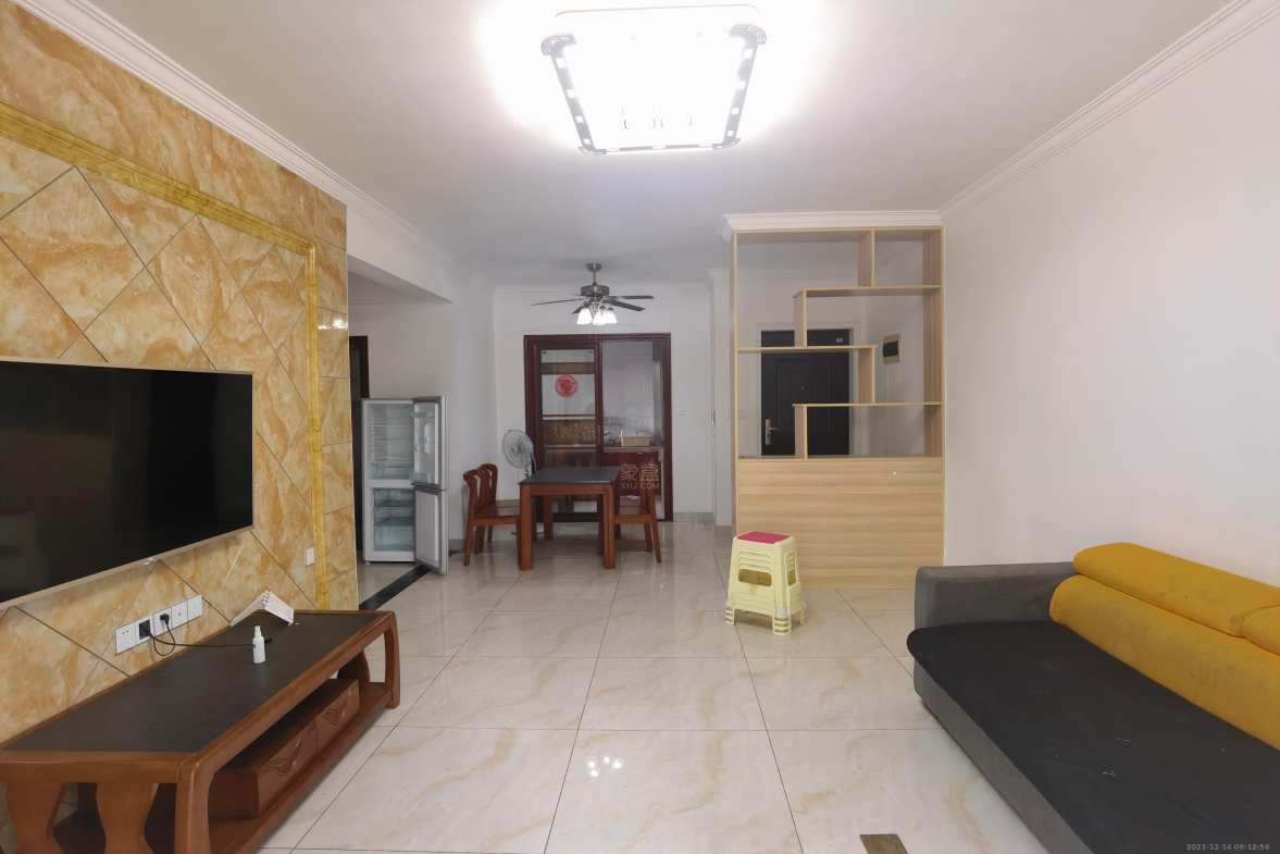 美的城三期  3室2厅2卫    1700.0元/月室内图