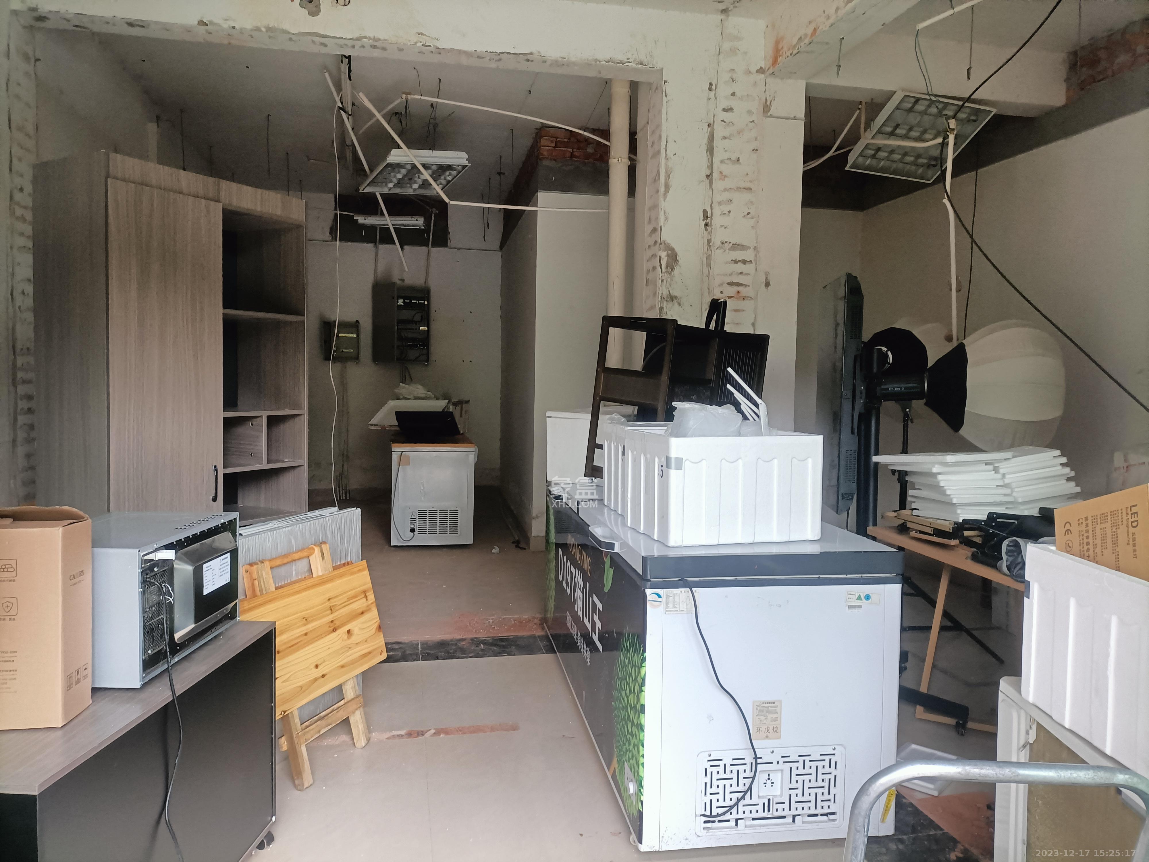 八方小区D区   75.0㎡      5000.0元/月室内图