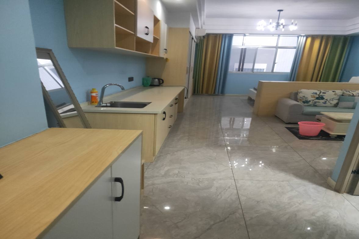 华南城市广场  1室1厅1卫    1400.0元/月室内图