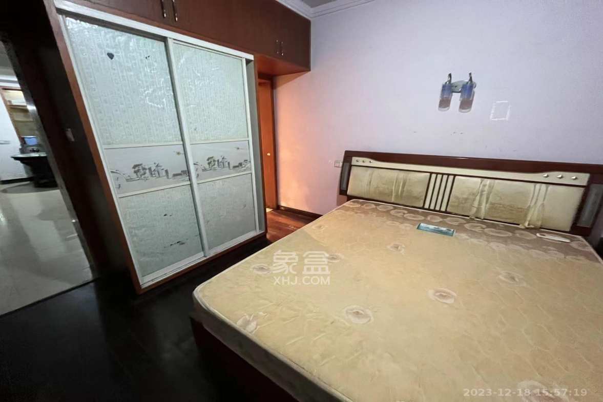 中南汽车世界  3室2厅2卫   1400.00元/月室内图