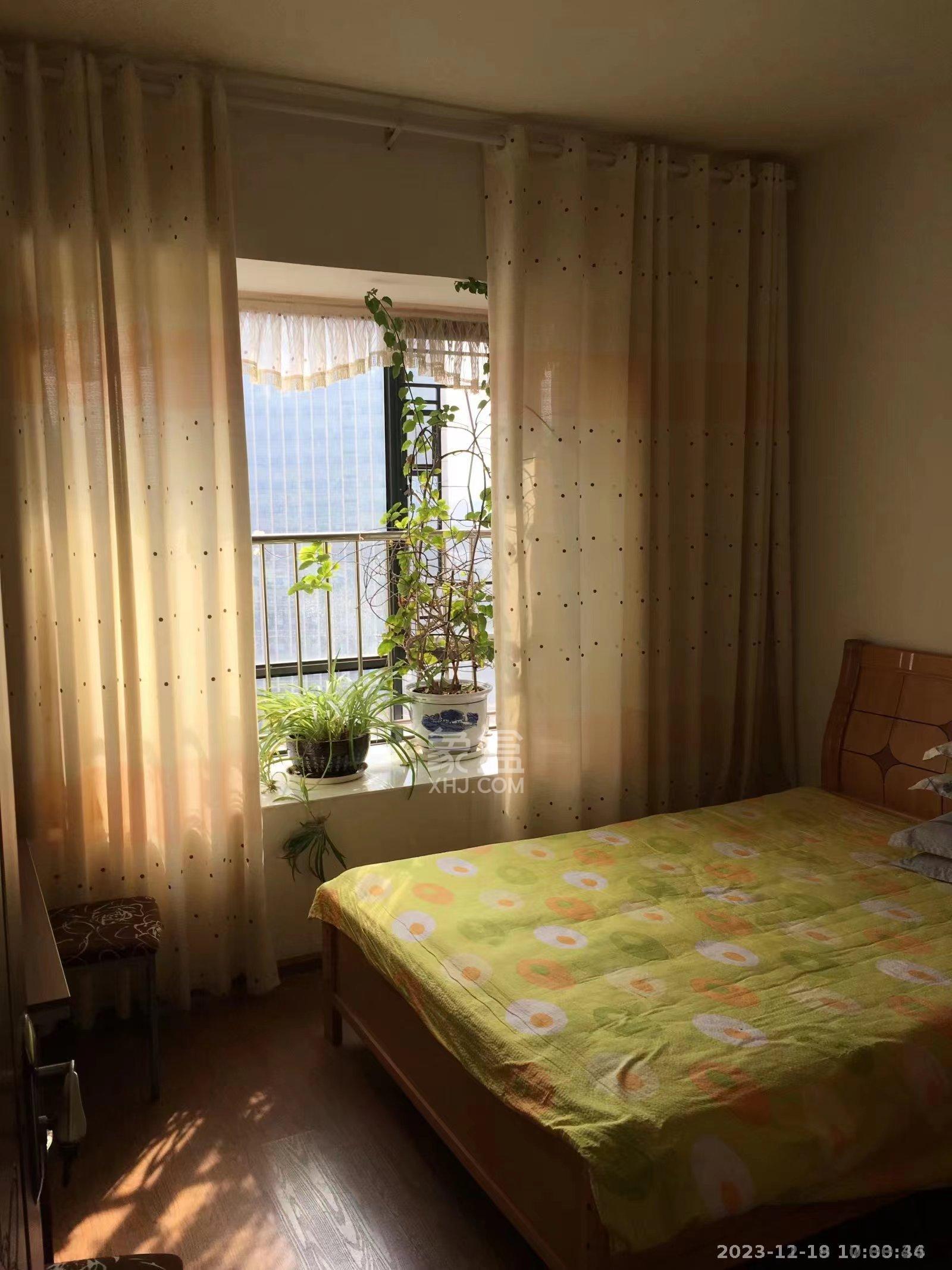 城市风景  2室2厅1卫    1700.0元/月