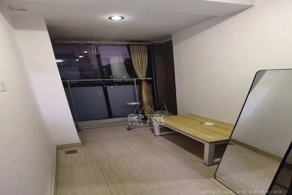 百纳广场（百纳公寓）  1室1厅1卫    2100.0元/月室内图