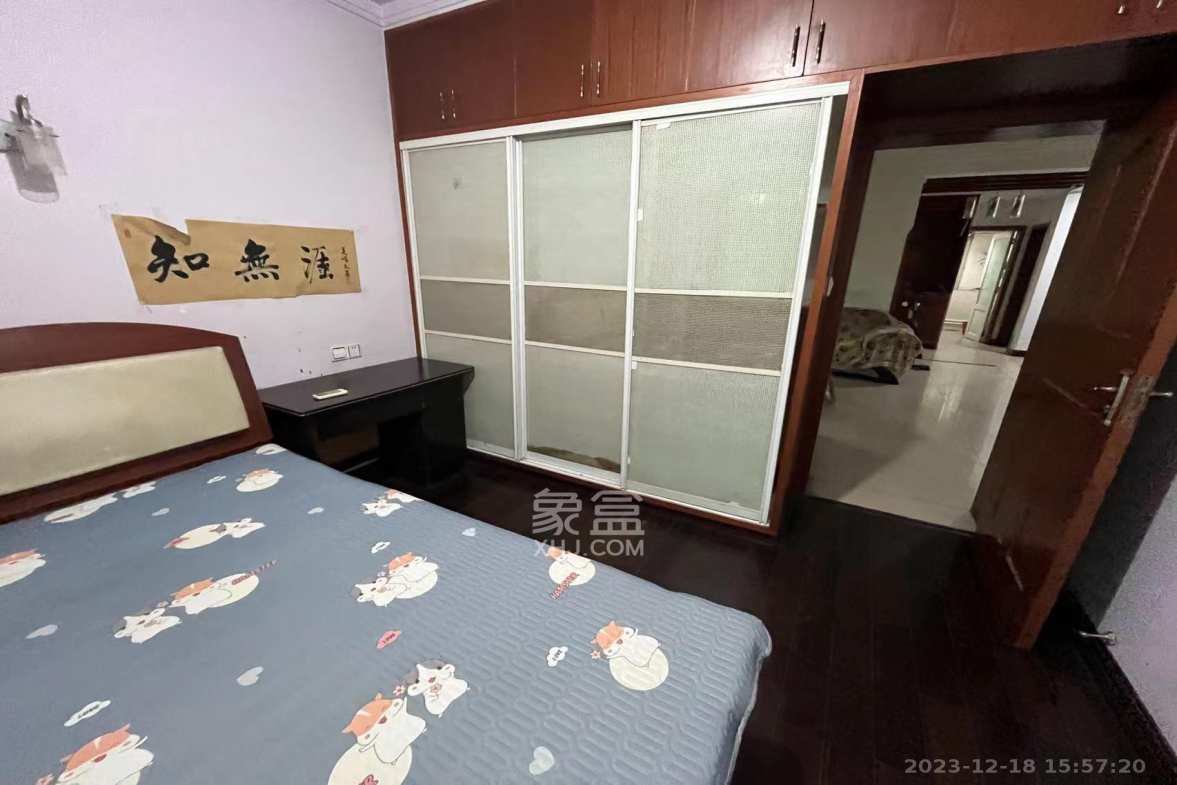 中南汽车世界  3室2厅2卫   1400.00元/月室内图