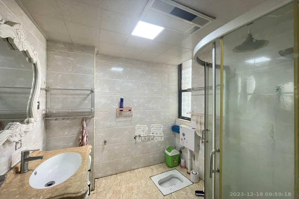 新府华城  3室2厅1卫   58.00万客厅