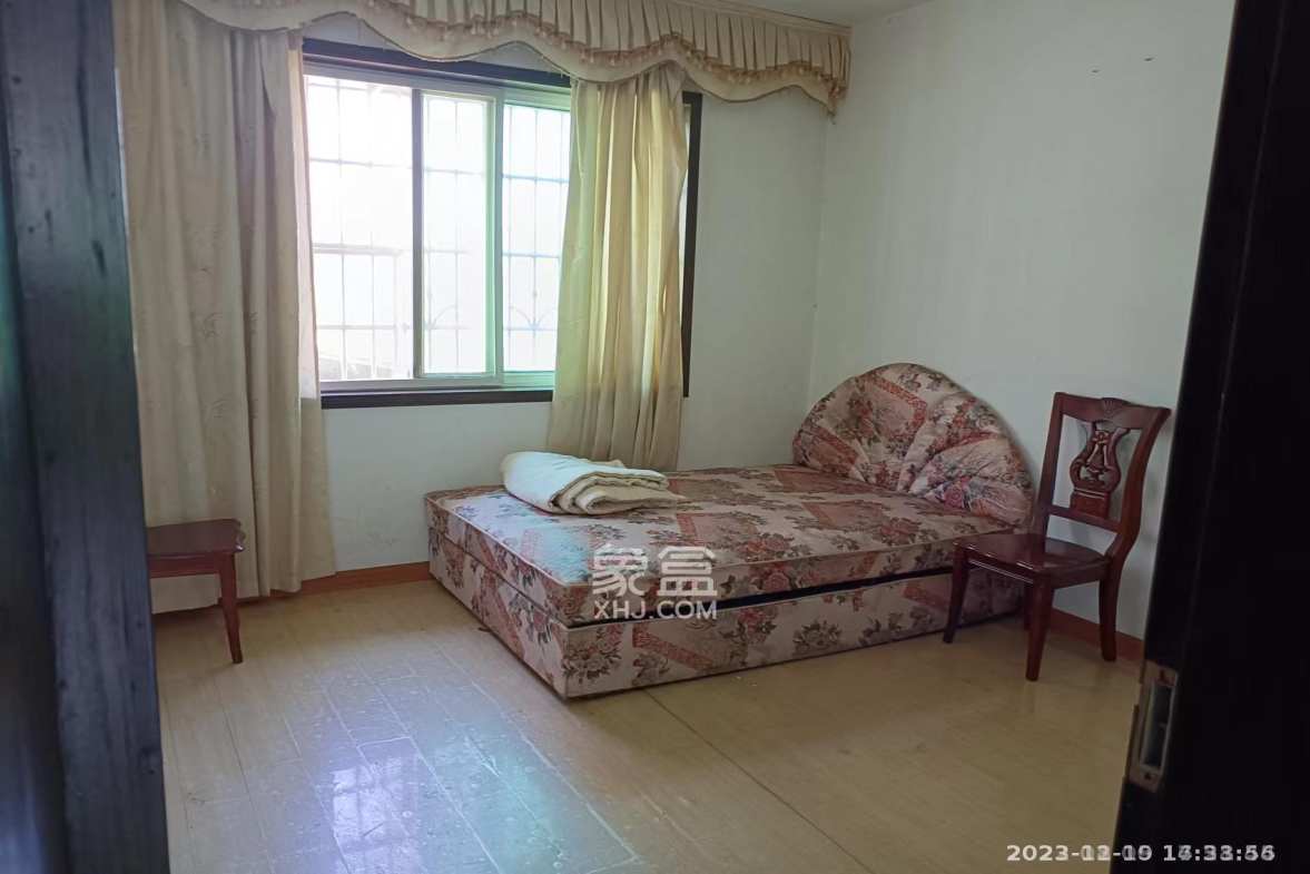 楠湖山庄 4室2厅2卫 1300.0元/月 楠湖山庄 4室2厅2卫 1300.0元/月室内图