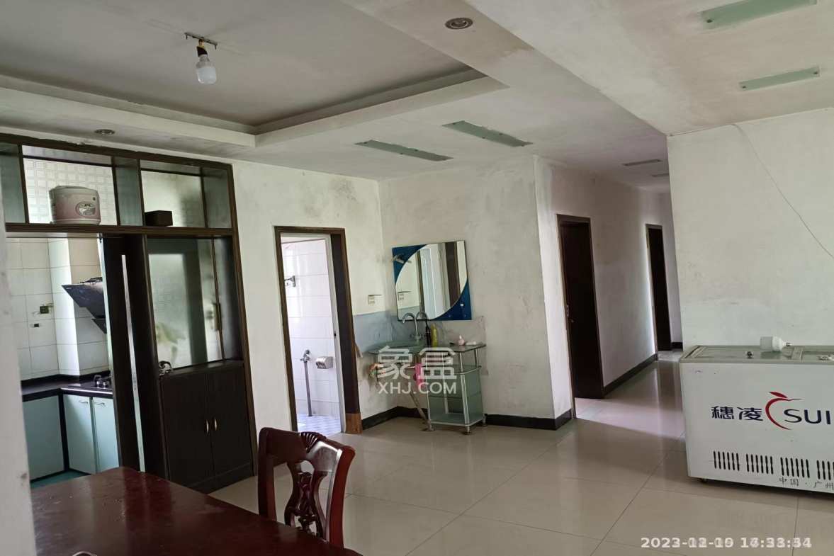 楠湖山庄 4室2厅2卫 1300.0元/月 楠湖山庄 4室2厅2卫 1300.0元/月室内图