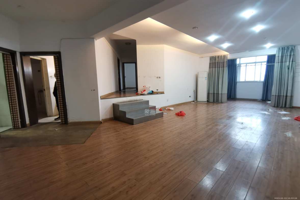 耀华大厦  3室2厅1卫   2000.00元/月室内图1