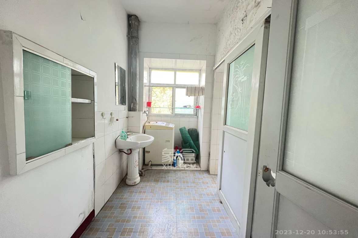 军属新村  2室1厅1卫    1800.0元/月室内图