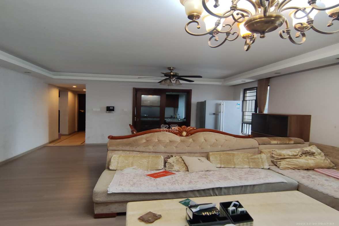 万科金域华府三四期  4室2厅2卫    3600.0元/月室内图