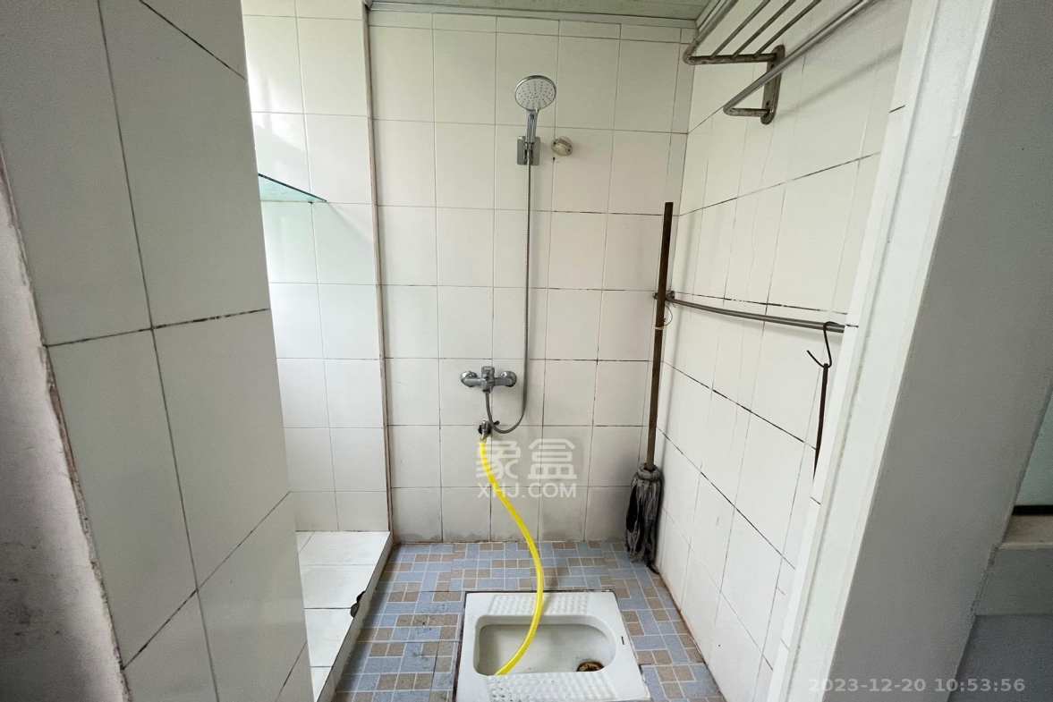 军属新村  2室1厅1卫    1800.0元/月室内图