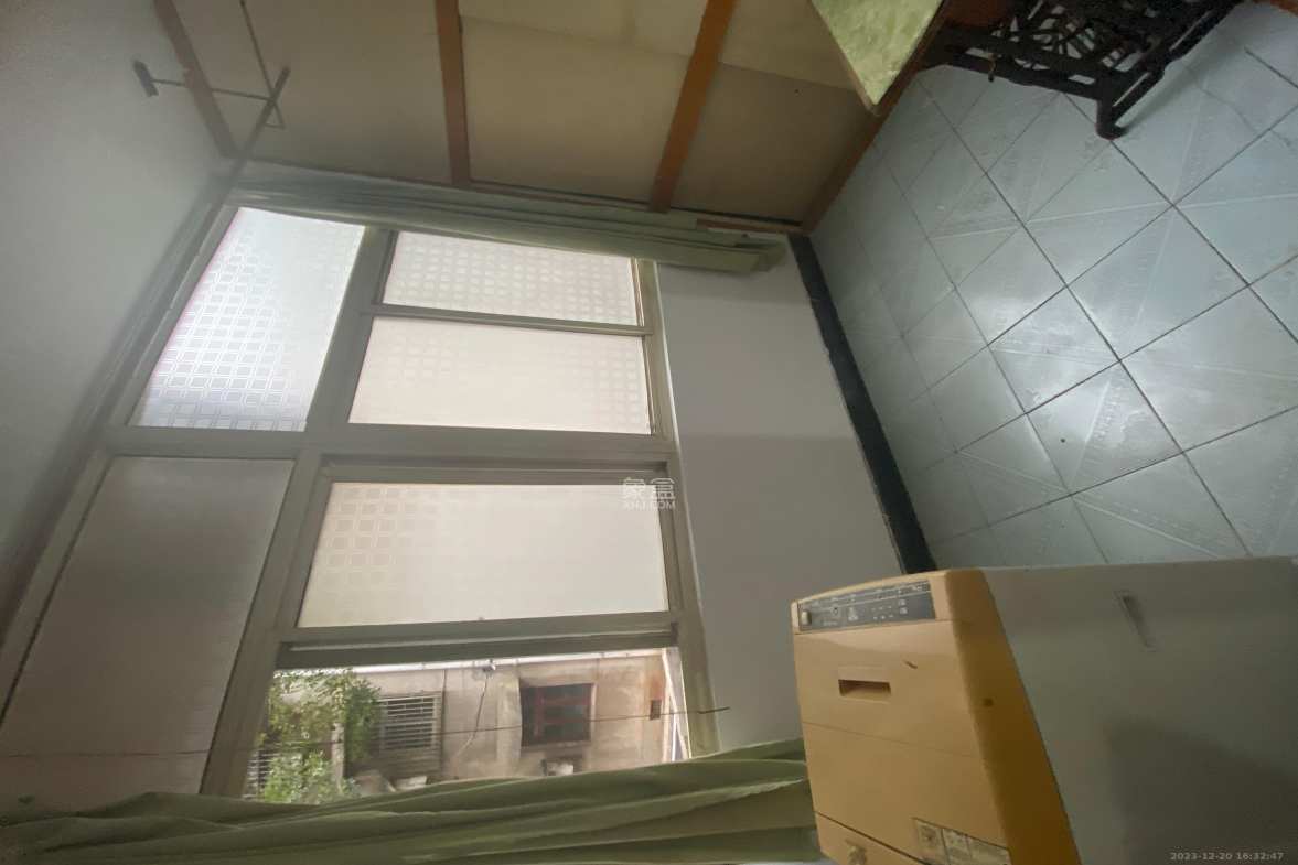 丝茅冲工商银行宿舍  2室1厅1卫   1300.00元/月室内图1