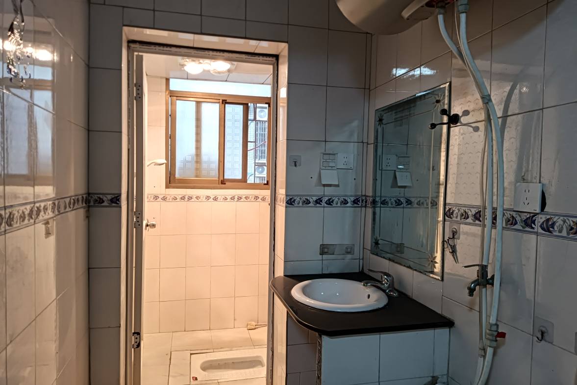 农业农机学校院内家属楼 3室2厅2卫 58.0万 农业农机学校院内家属楼 3室2厅2卫 58.0万客厅