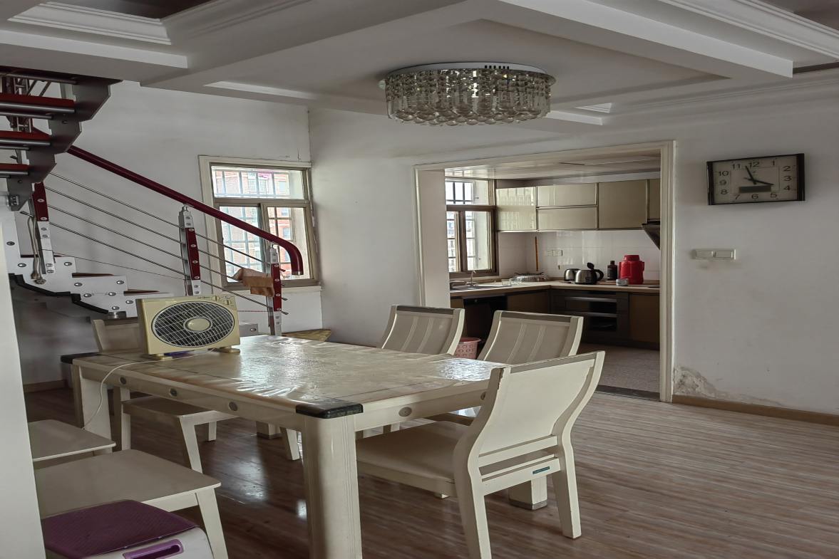 东方豪苑 5室2厅2卫 120.0万 东方豪苑 5室2厅2卫 120.0万室内图