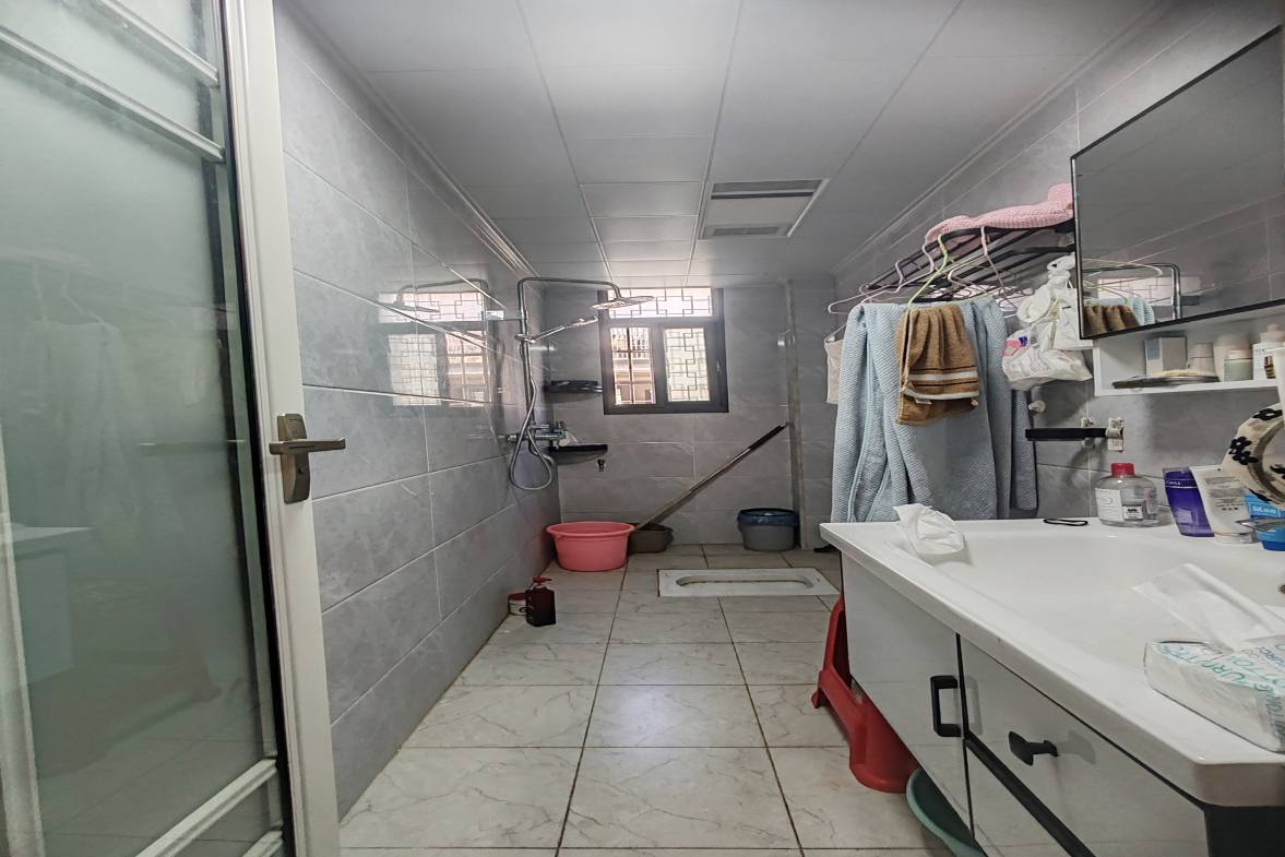 洪源小区  3室2厅1卫    45.8万客厅