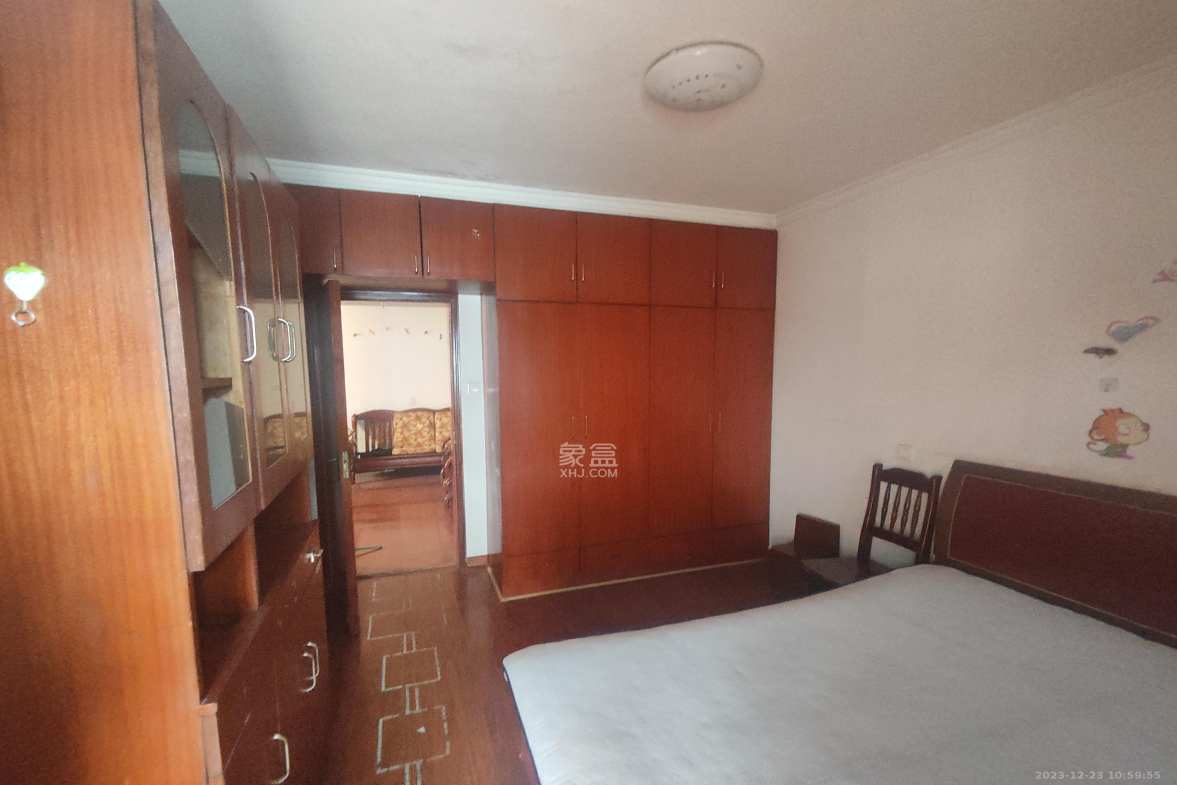 赤岗公寓  3室2厅2卫   1600.00元/月室内图