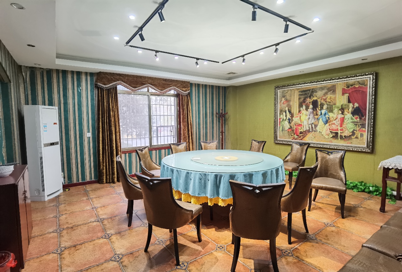 东方豪苑   260.0㎡      5000.0元/月室内图