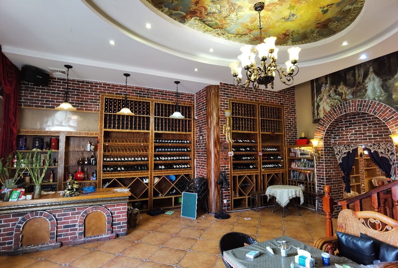 东方豪苑   260.0㎡      5000.0元/月室内图