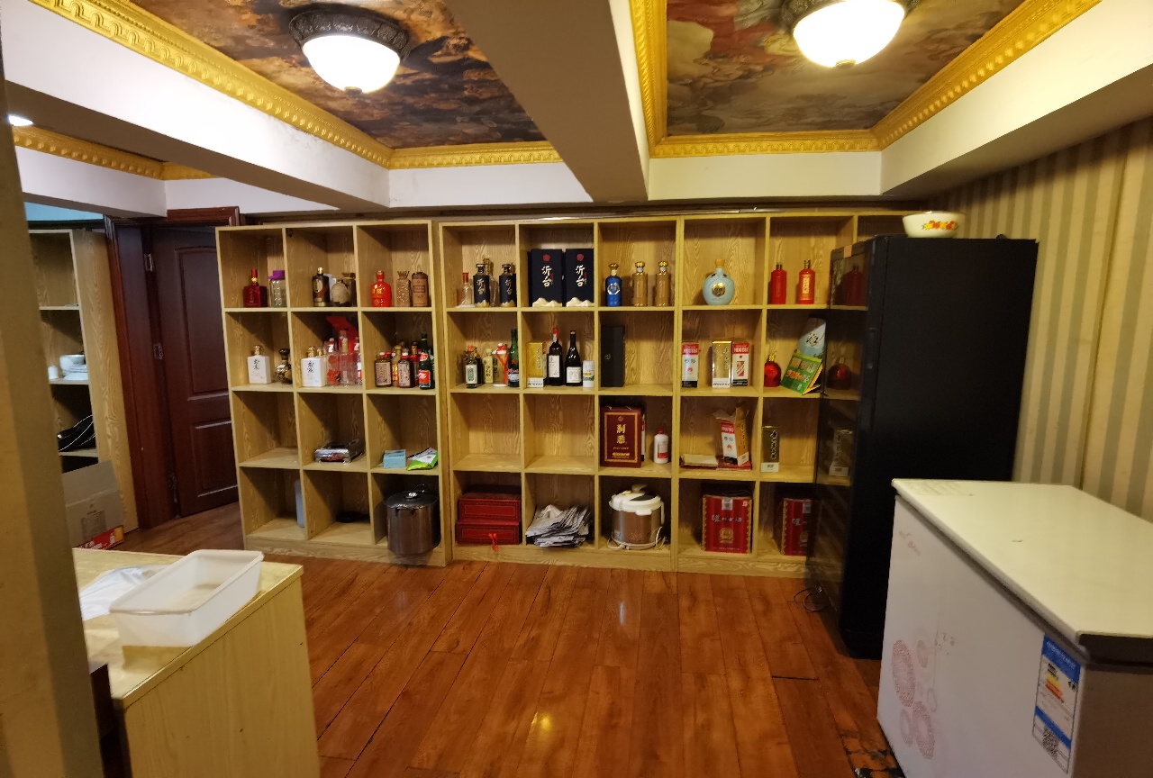 东方豪苑   260.0㎡      5000.0元/月室内图