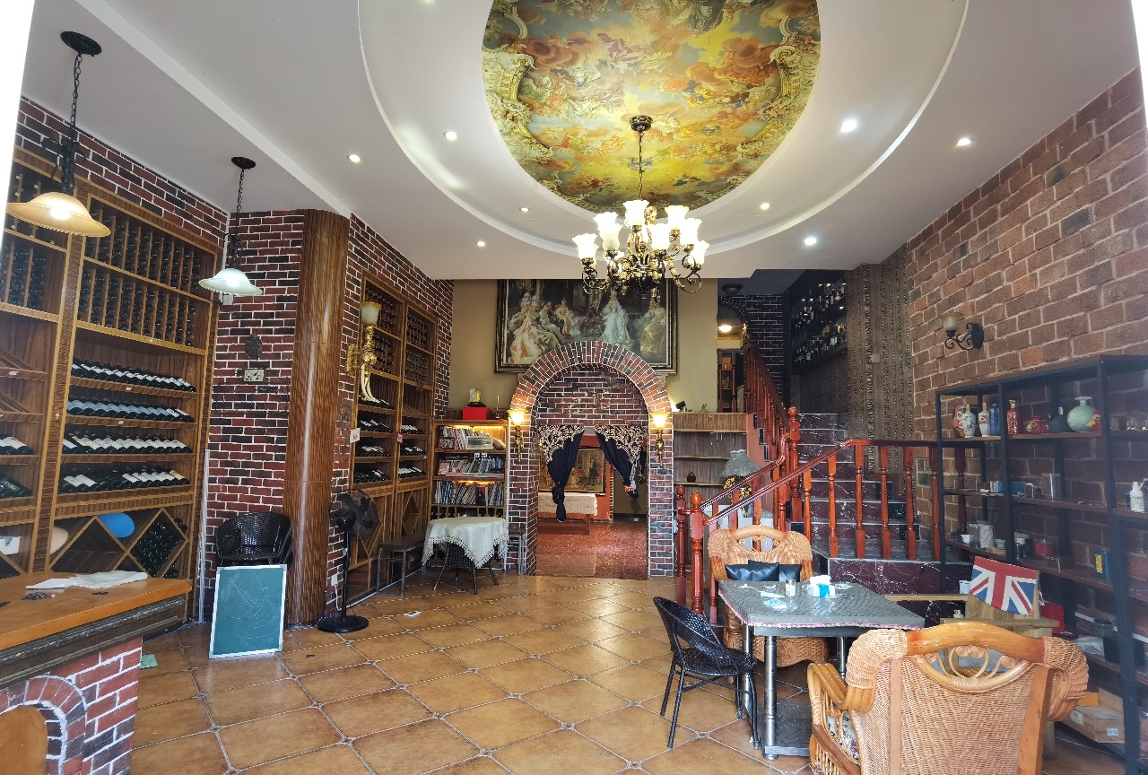 东方豪苑   260.0㎡      5000.0元/月室内图