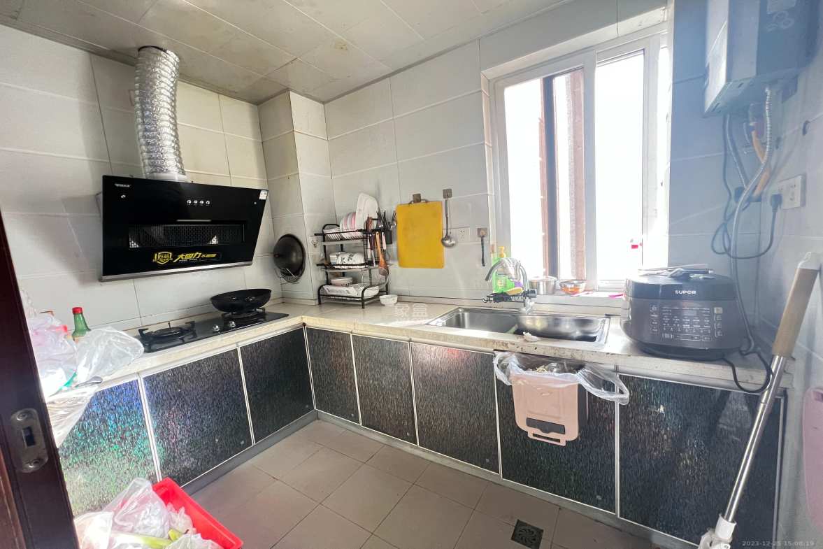 紫云阁 3室2厅2卫 2200.0元/月 紫云阁 3室2厅2卫 2200.0元/月室内图