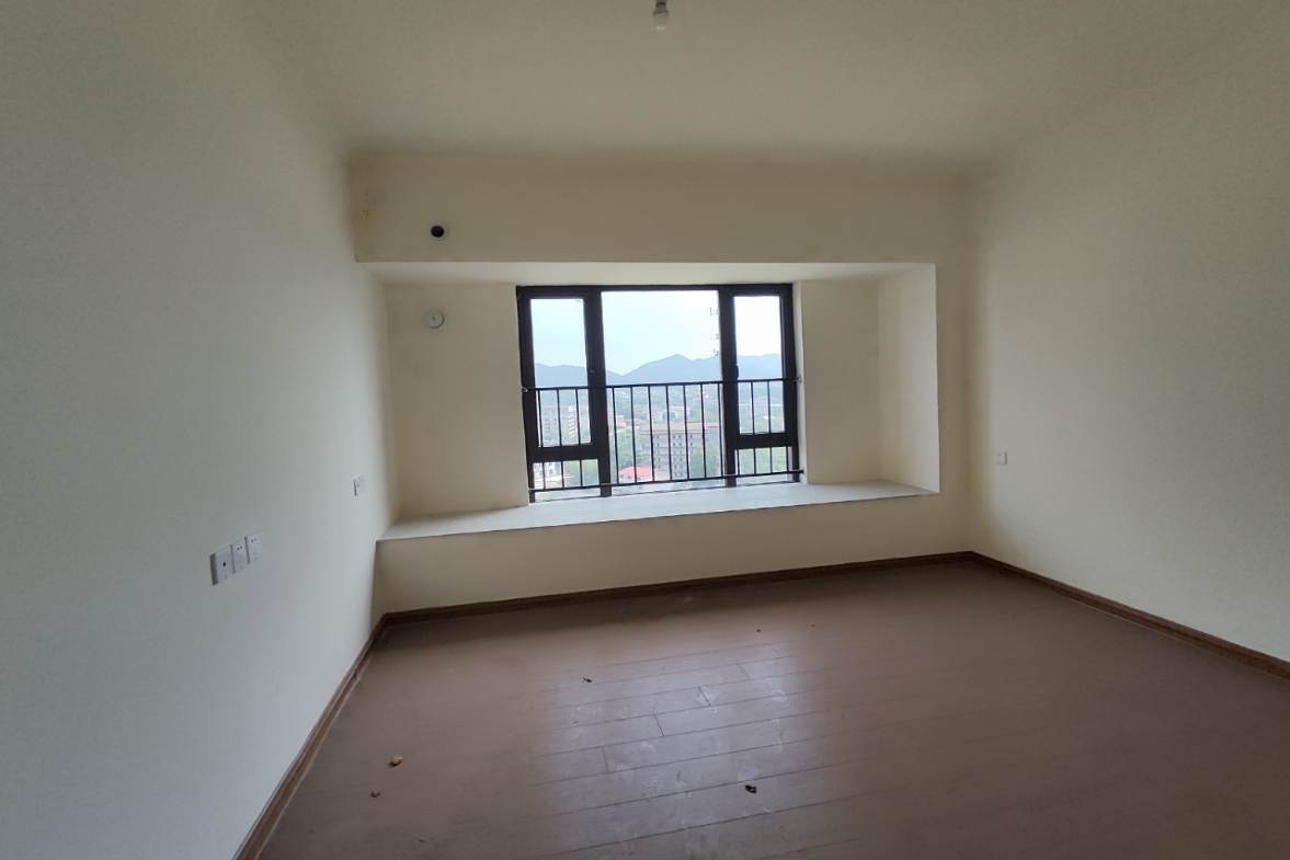 碧桂园豪园-二期  3室1厅1卫    90.0万 碧桂园豪园-二期  3室1厅1卫    90.0万客厅