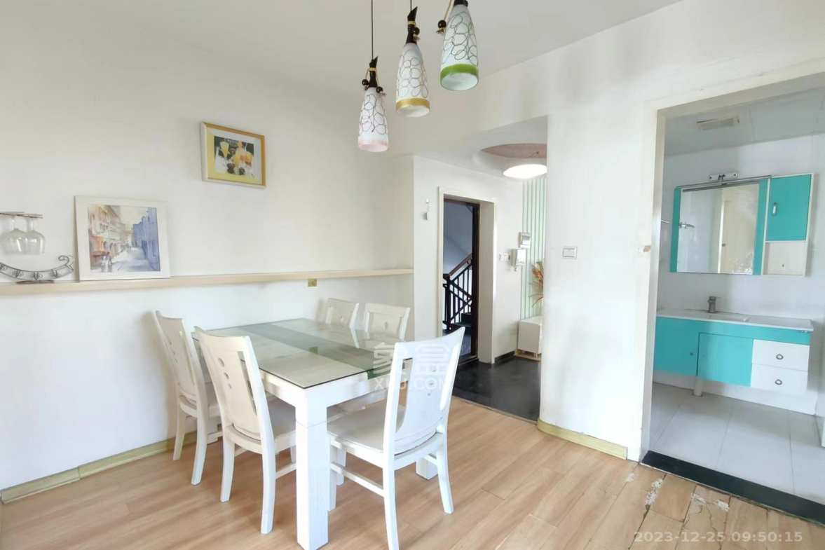 金色山庄  2室2厅1卫    2500.0元/月 金色山庄  2室2厅1卫    2500.0元/月室内图